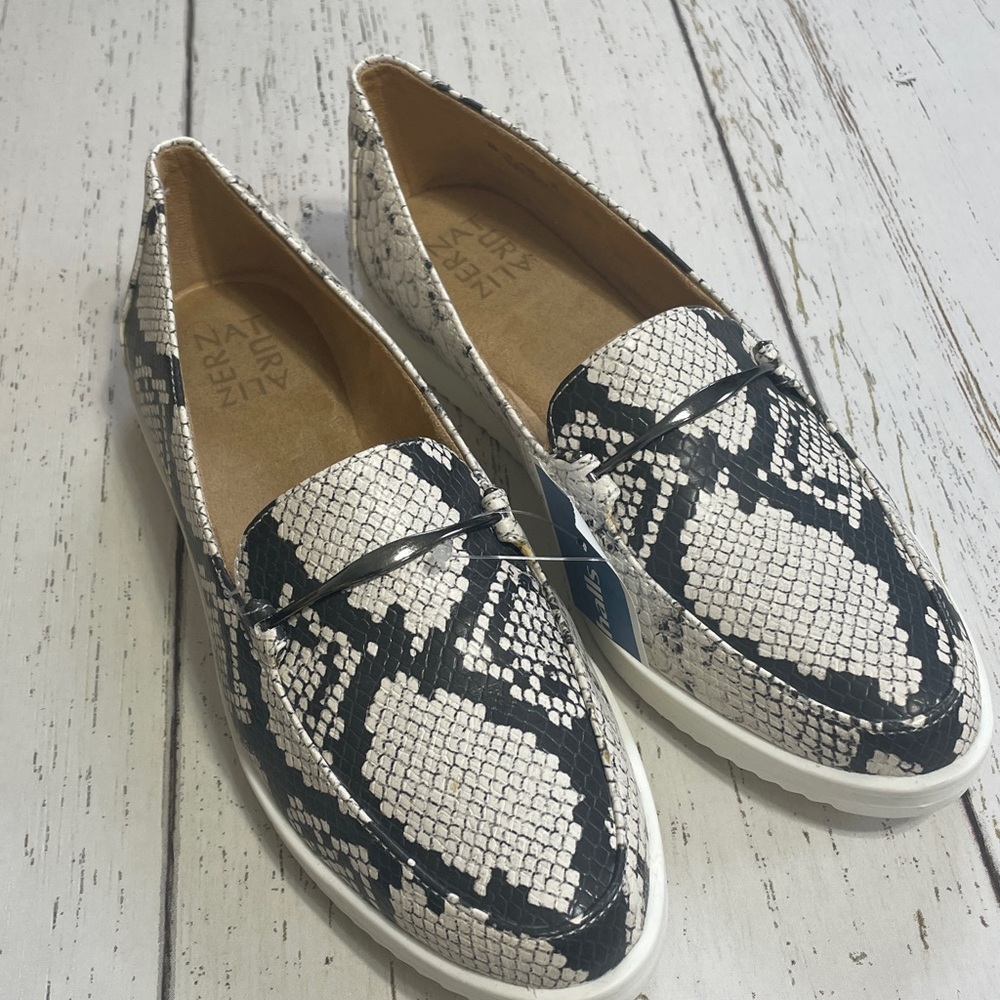 Naturalized Ranger Alabaster Snakeskin Patterned Loafer, size 9, NWT, NIB